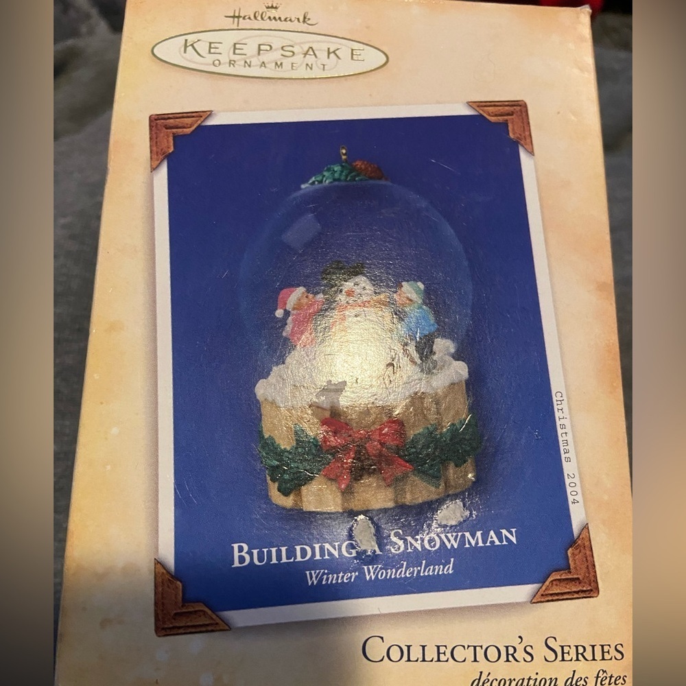 2004 Hallmark Ornament "Building a Snowman" Winter Wonderland Snow Globe #3